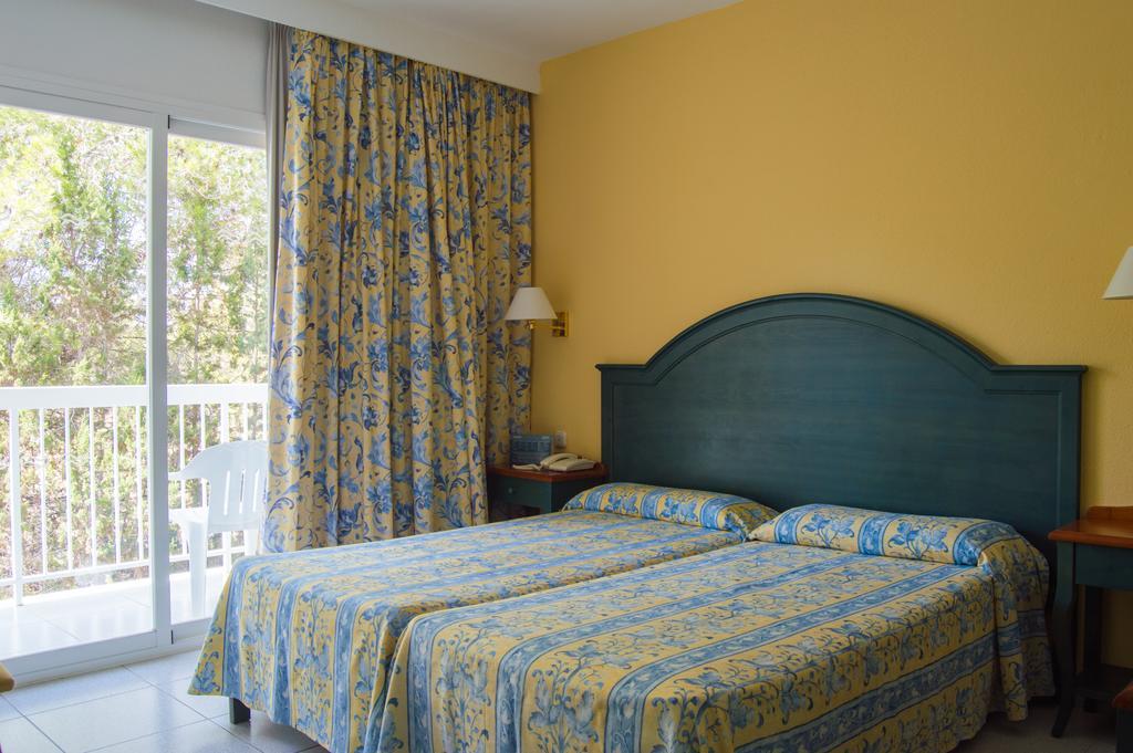 Es Pi 2 Hotel Playa Migjorn Room photo